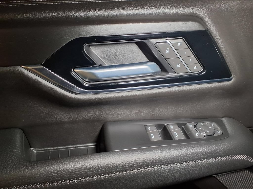 2025 GMC Yukon XL Denali - Photo 16