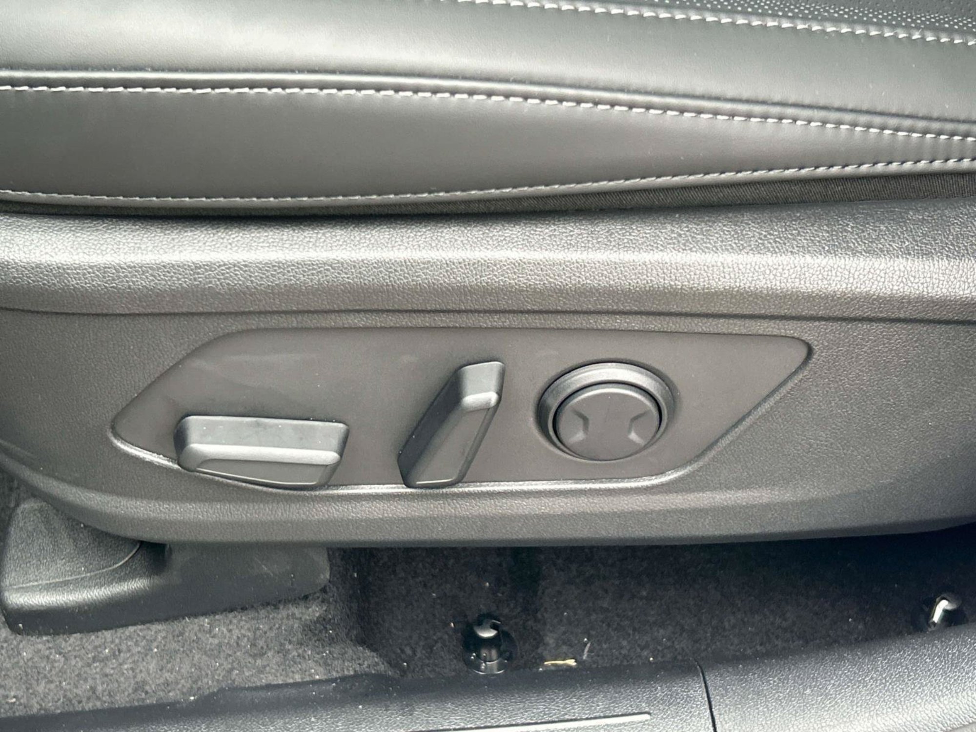 New 2026 Snow White Pearl Kia EX image 20