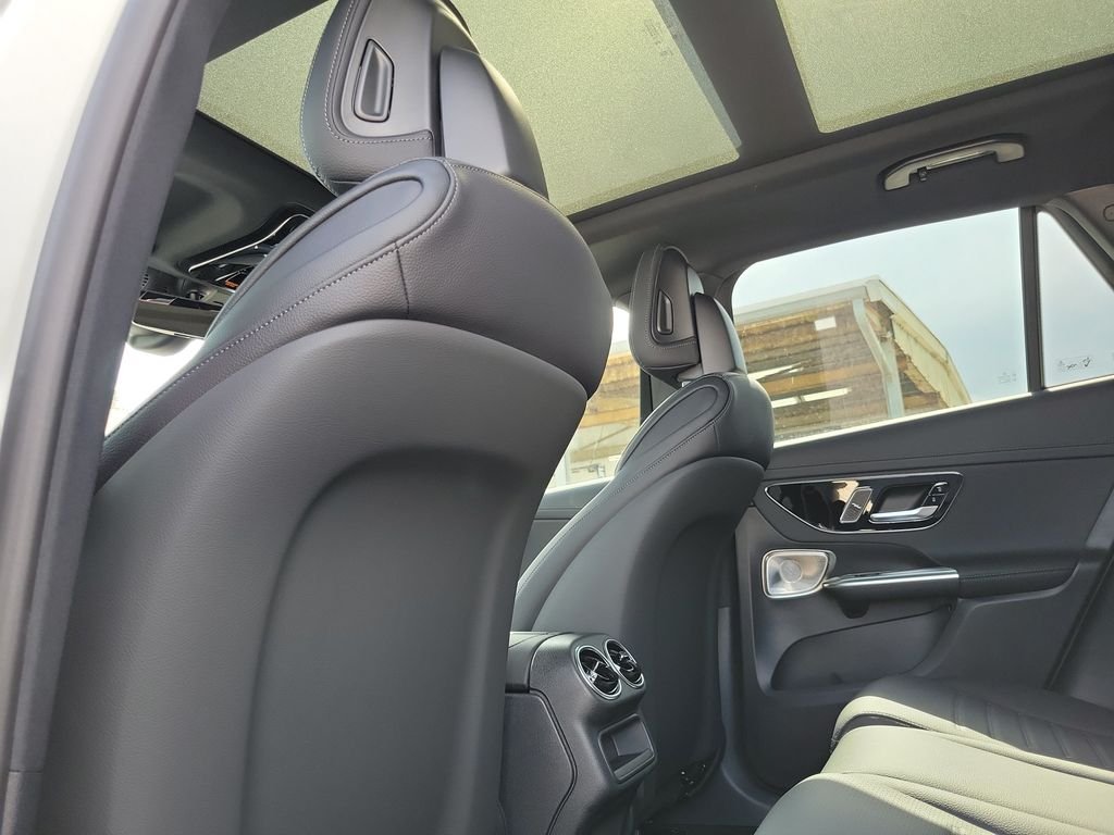 New 2027 Polar White Mercedes-Benz GLC 300 image 11