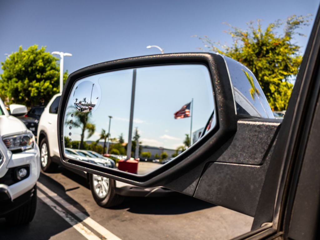 Used 2018 White GMC SLT image 43