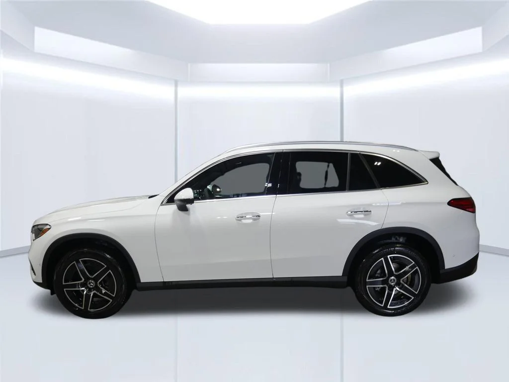 New 2026 Polar White Mercedes-Benz GLC 300 image 2