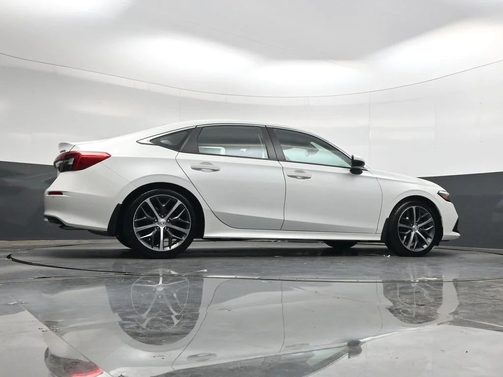 Used 2023 Platinum White Pearl Honda Touring image 37