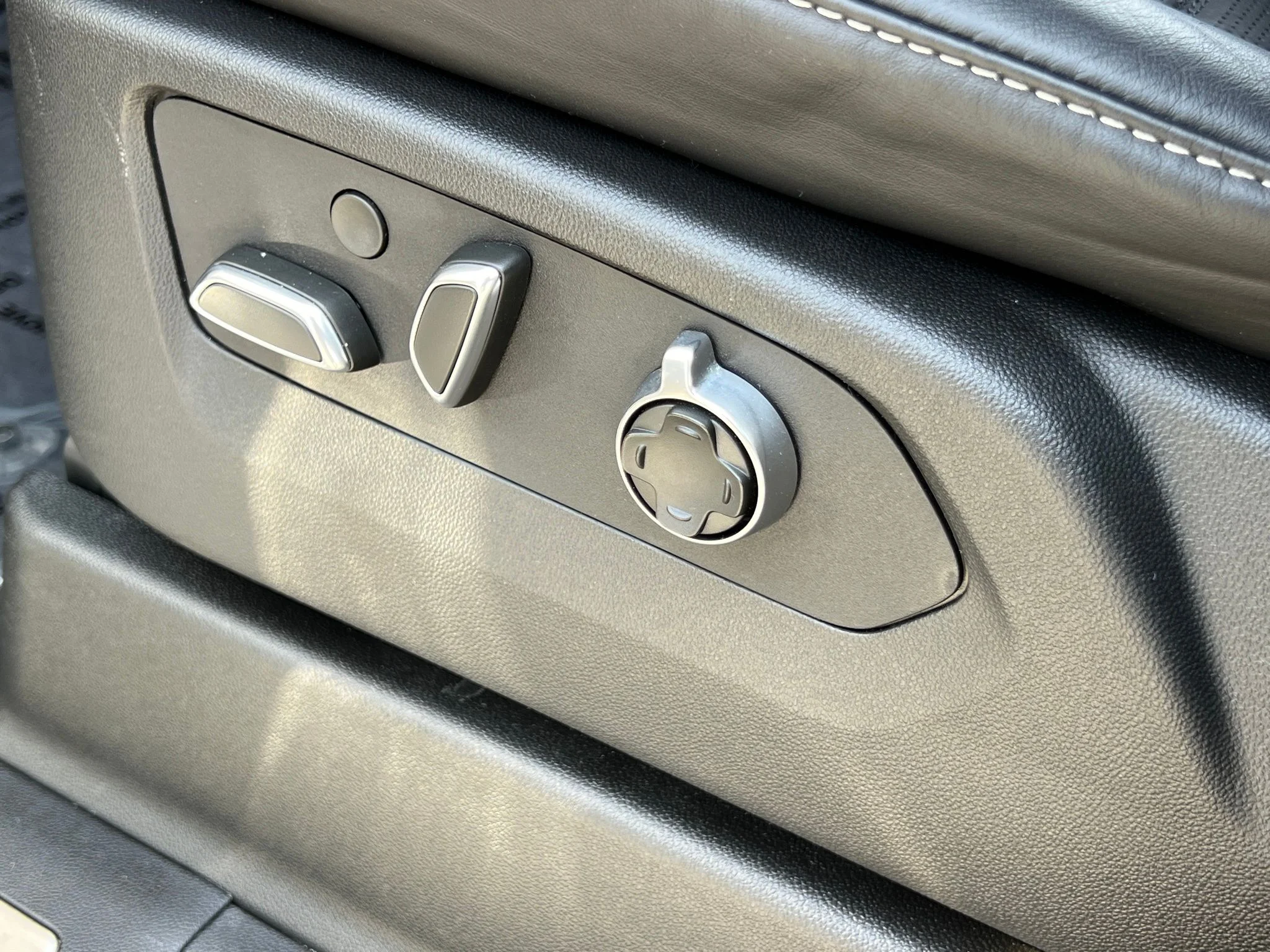 Used 2025 Black Cadillac V-Series image 40