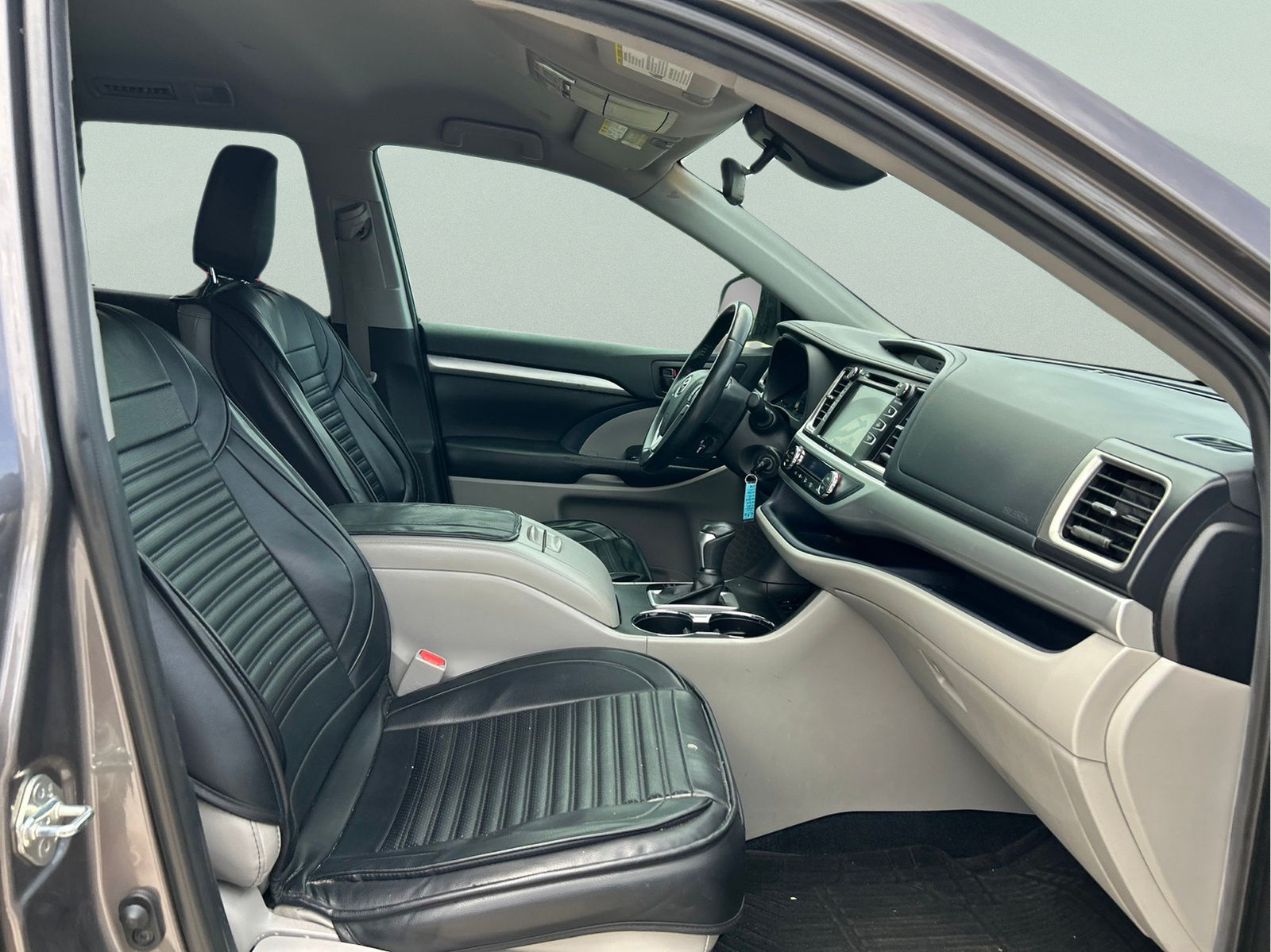 Used 2019 Gray Toyota LE Plus image 12