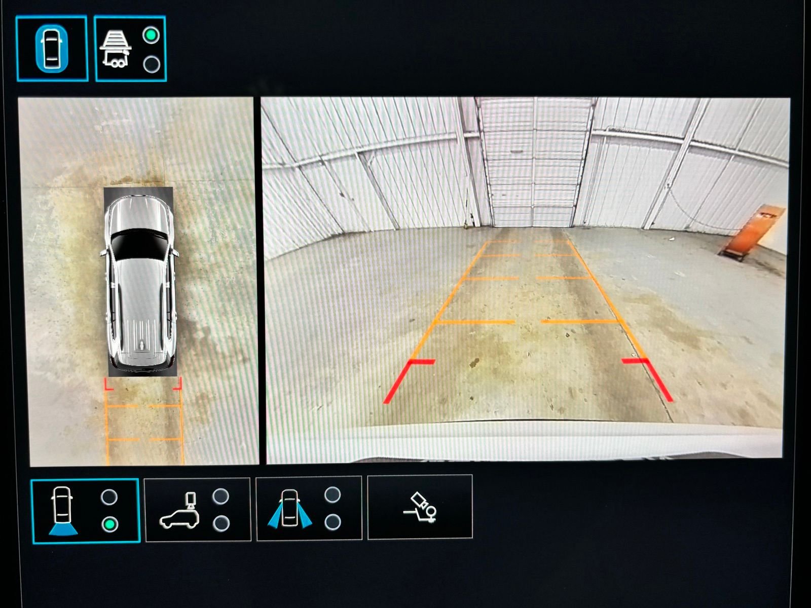 Used 2025 White GMC AT4 image 15