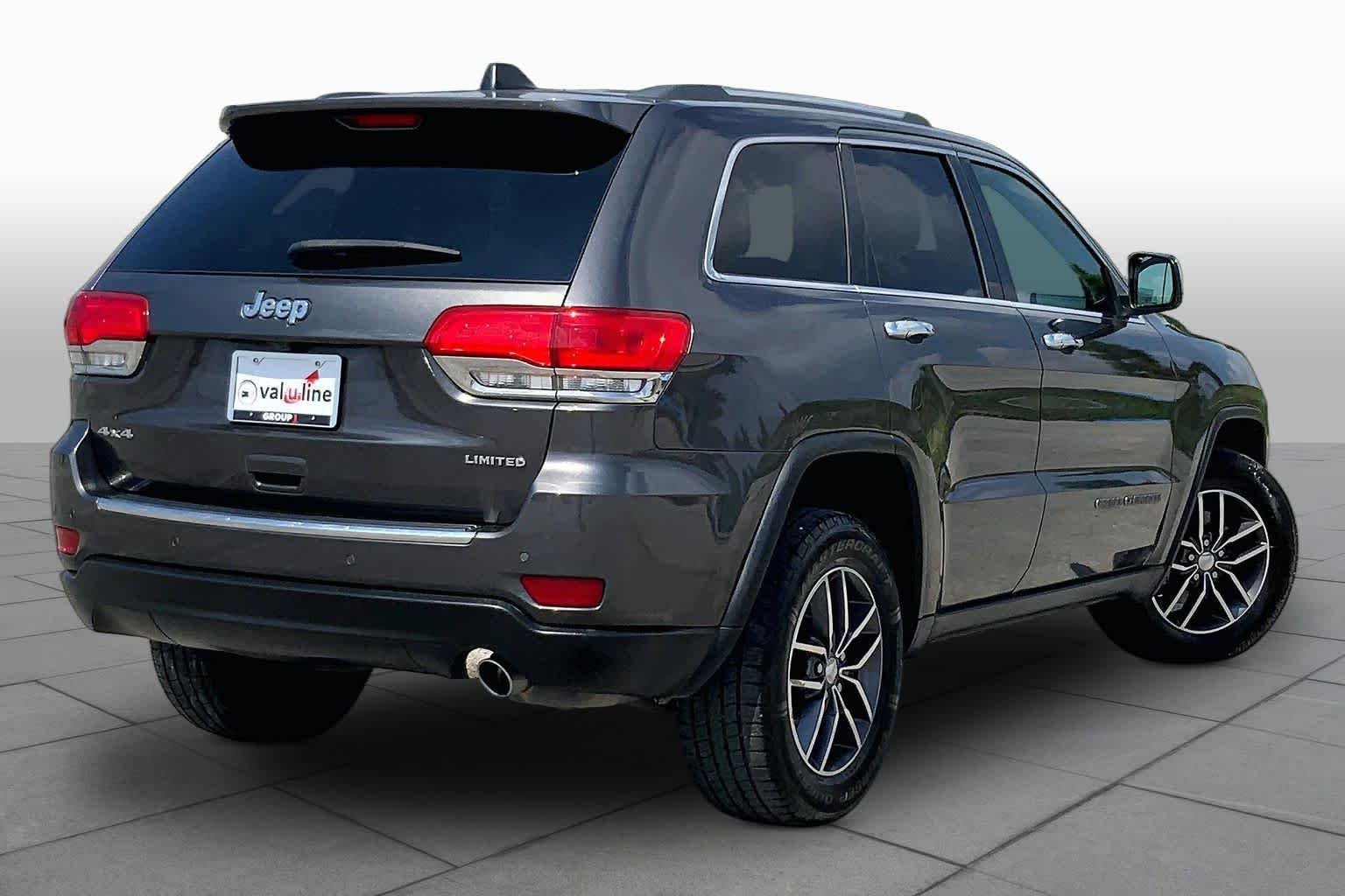 Used 2017 Granite Crystal Metallic Clearcoat Jeep Limited image 13