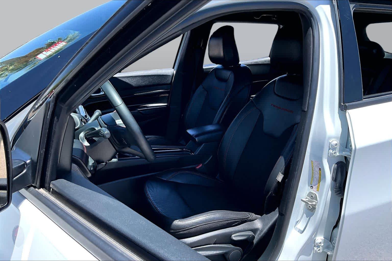 Used 2024 Bright White Clearcoat Jeep Trailhawk image 7