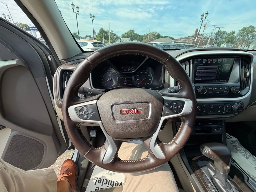 Used 2018 White GMC SLT image 9