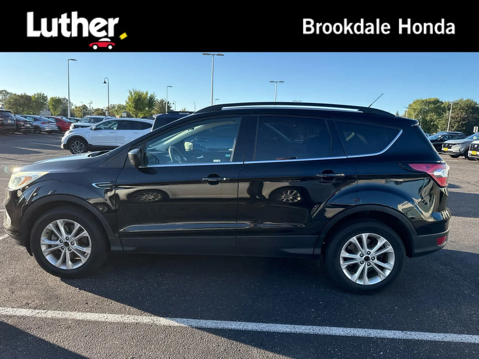 Used 2018 Shadow Black Ford SE image 1