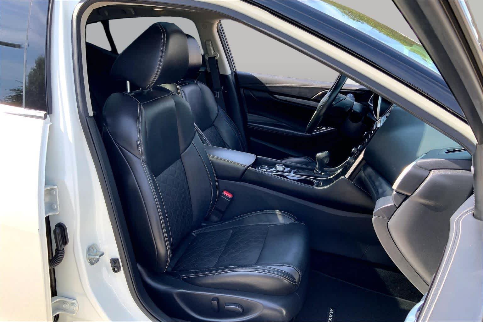 Certified Used 2019 Pearl White Tricoat Nissan Platinum image 9