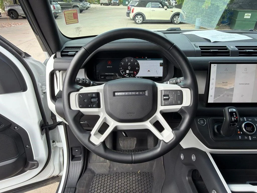Used 2025 Fuji White Land Rover X-Dynamic SE image 13