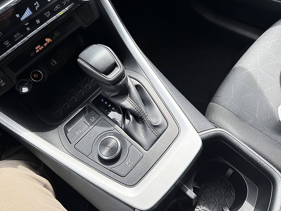 Used 2025 Midnight Black Metallic Toyota Hybrid XLE image 19
