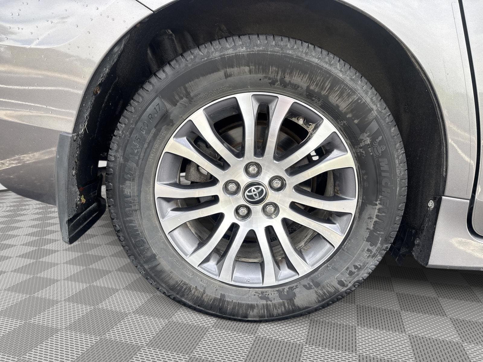 Used 2018 Predawn Gray Mica Toyota XLE image 7