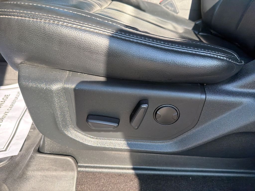 Used 2020 Blue Ford Lariat image 4