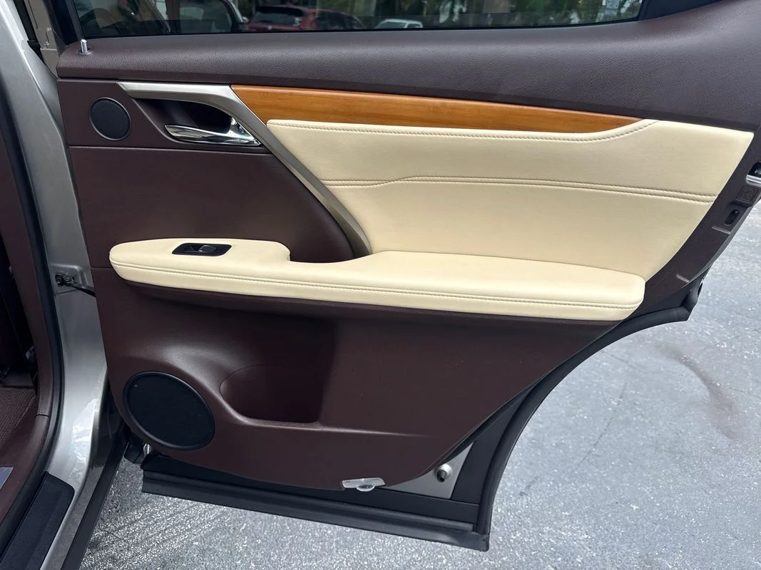 Used 2018  Lexus FWD image 22