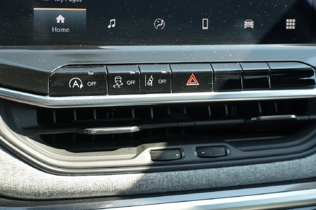 Used 2024 Black Jeep Latitude image 33