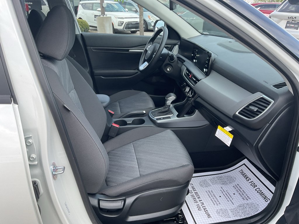 Used 2026 Snow White Pearl Kia LX image 10
