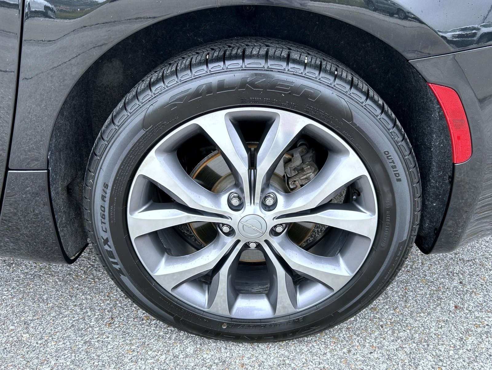 Used 2020 Black Chrysler Limited image 22