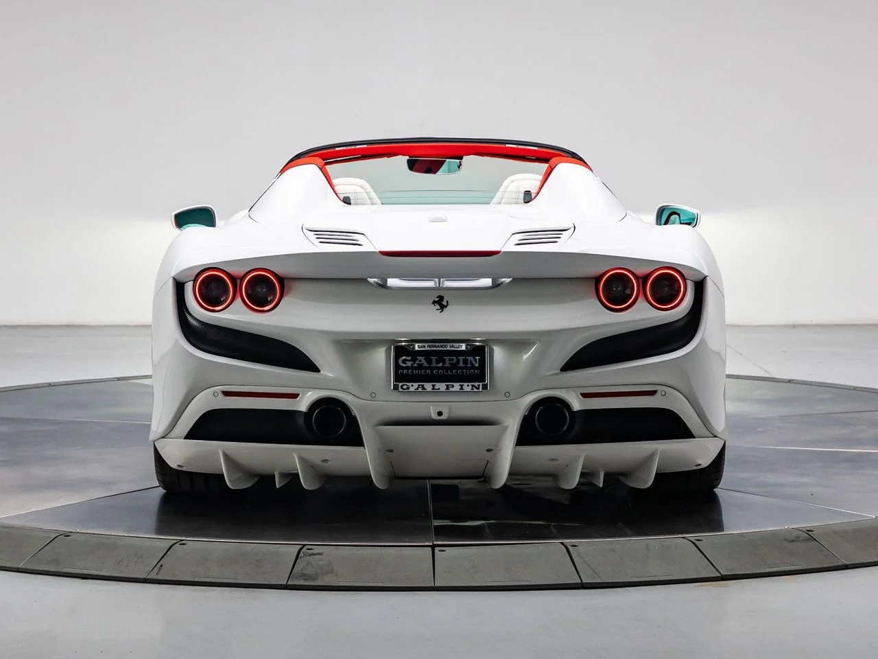 Used 2022 Bianco Cervino - Extra Campionario Ferrari Spider image 4