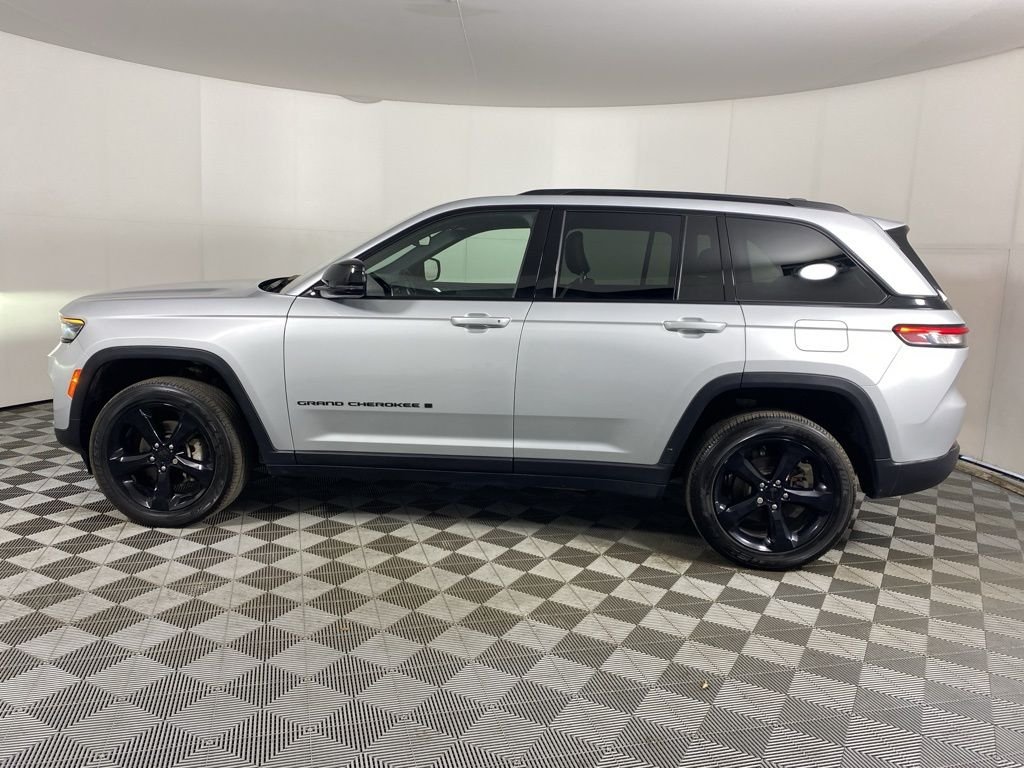 Used 2024 Silver Jeep Altitude X image 14