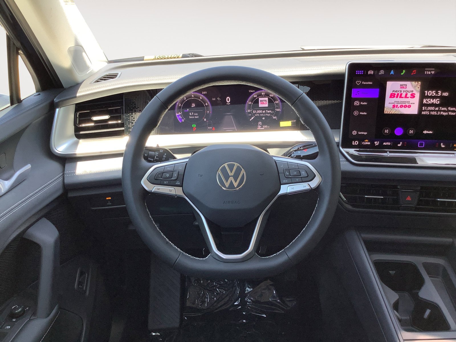 New 2025 Platinum Gray Metallic Volkswagen SE image 15