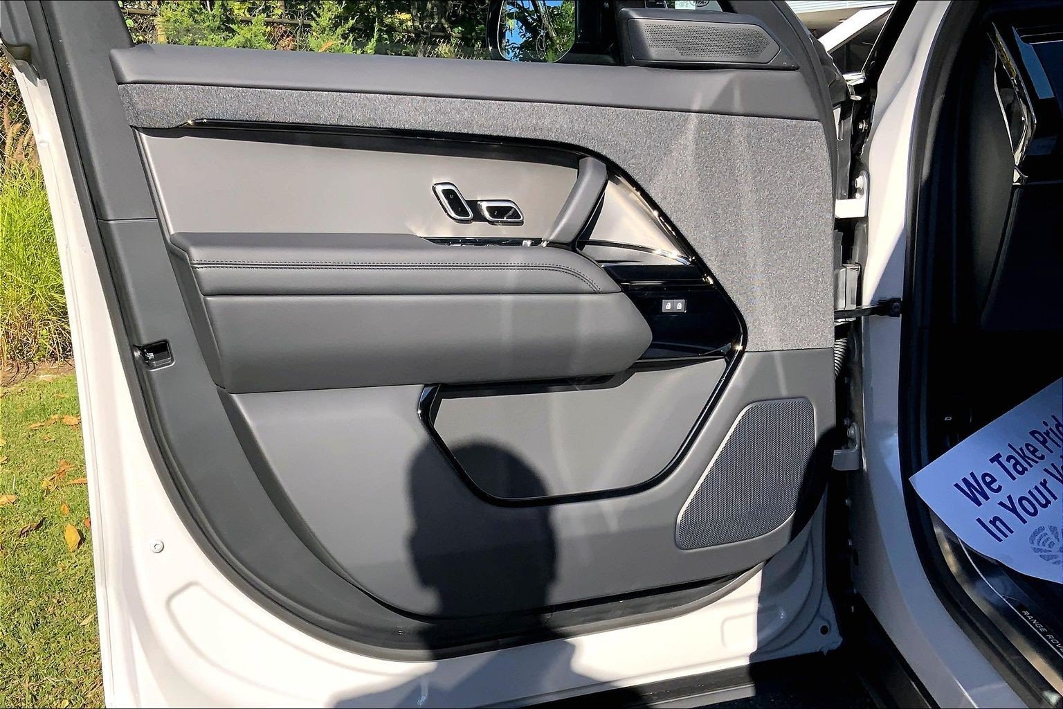 New 2027 Borasco Grey Land Rover  SE P360 image 10