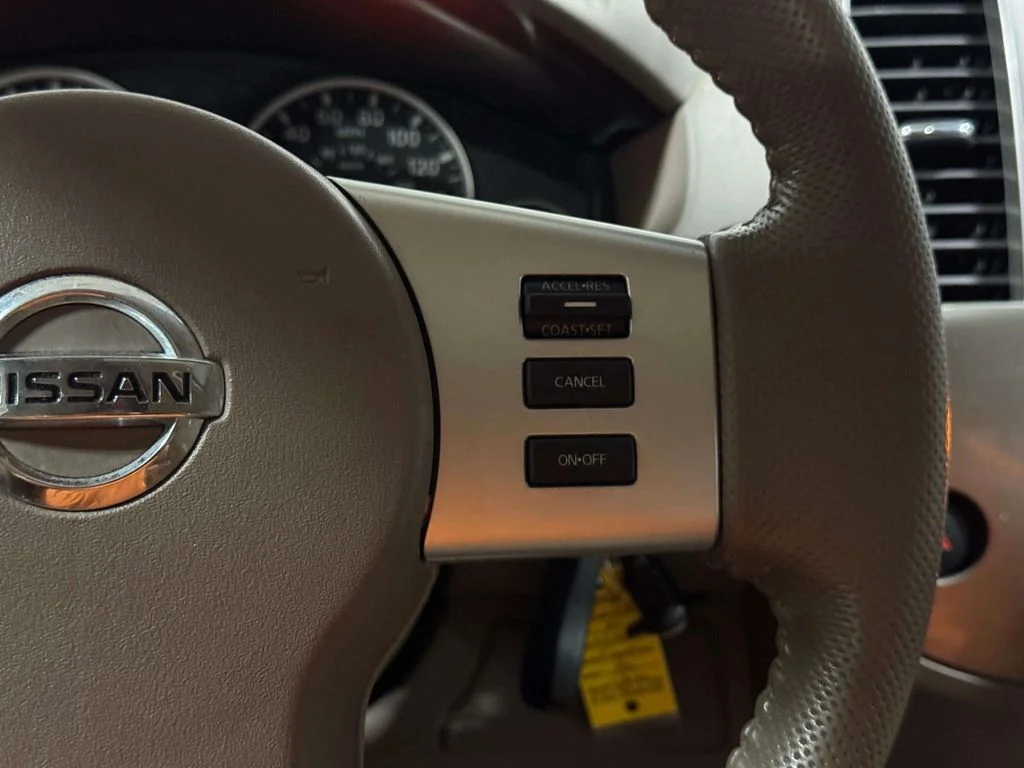 Used 2015 Glacier White Nissan SL image 17