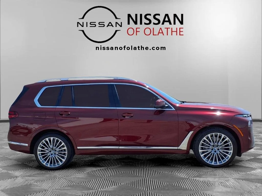 Used 2024 Red BMW xDrive40i image 32