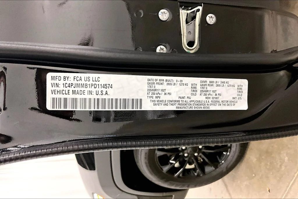 Used 2023 Black Jeep Altitude image 19