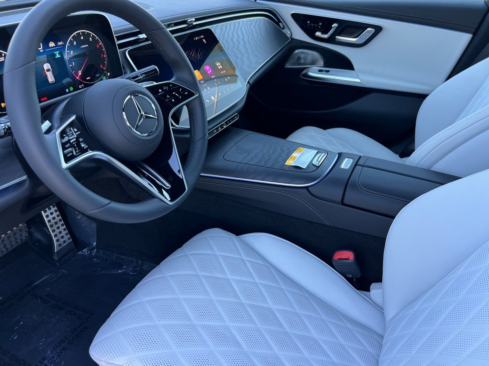 New 2026 MANUFAKTUR Moonlight White Metallic Mercedes-Benz E 450 image 13