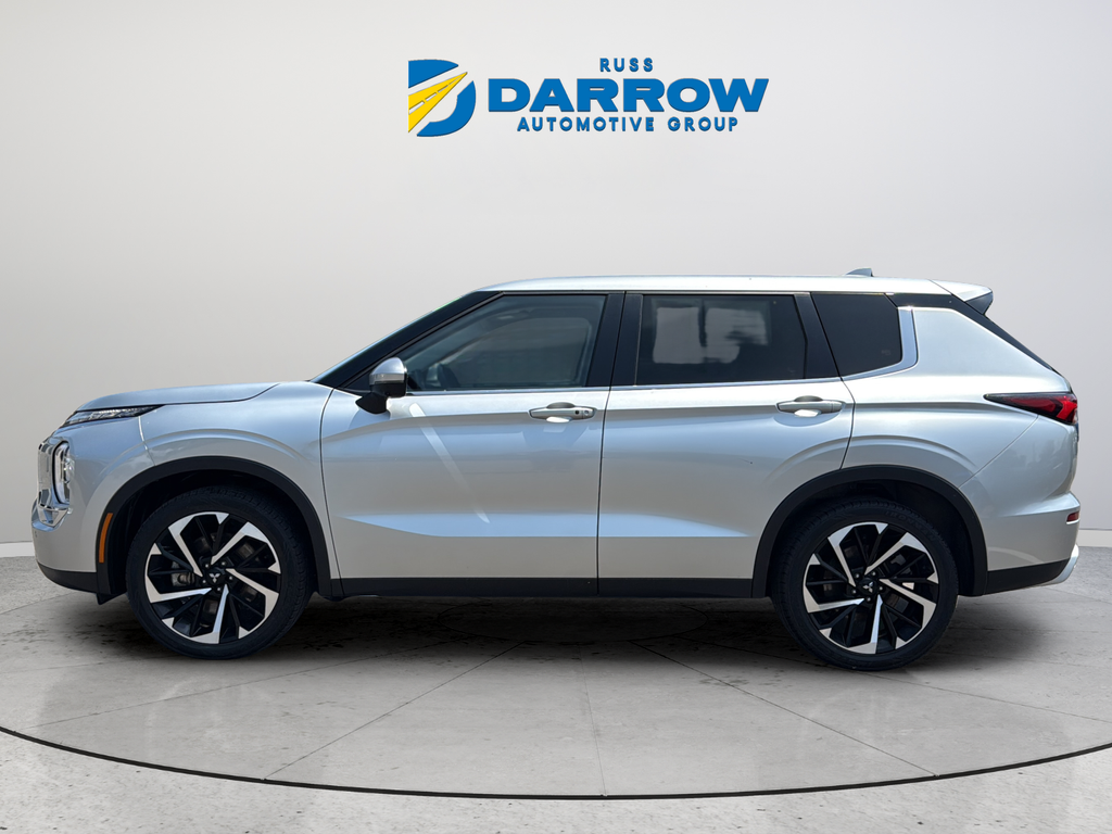 Used 2024 Silver Mitsubishi SE image 2