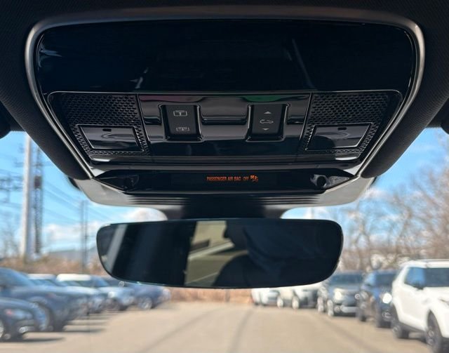 New 2026 Ostuni Pearl White Land Rover Dynamic SE image 31
