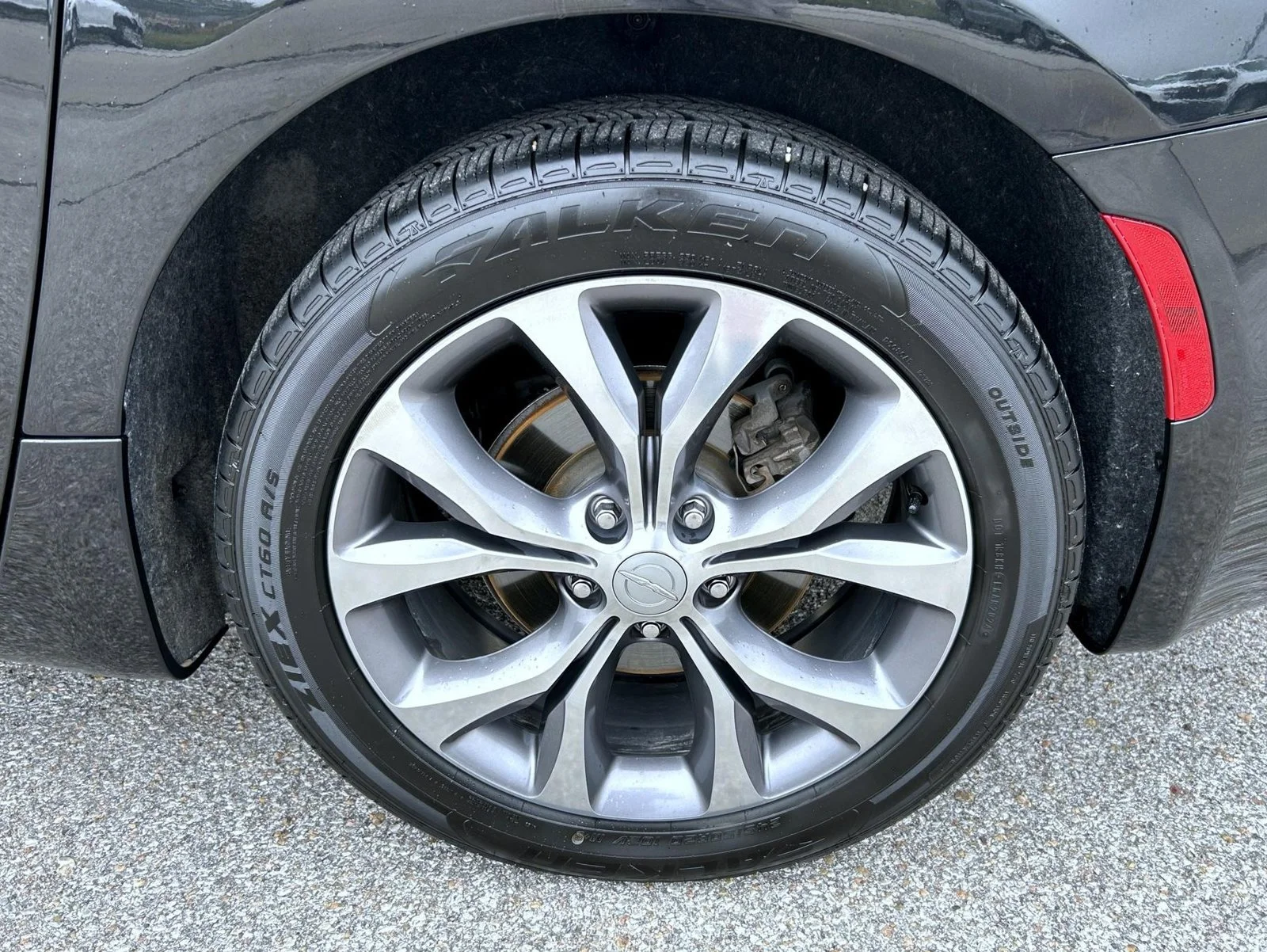 Used 2020 Black Chrysler Limited image 22