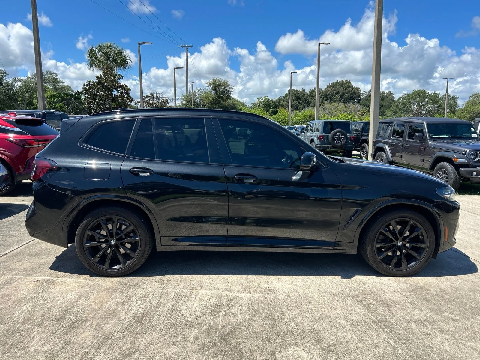 Used 2022 Black Sapphire Metallic BMW sDrive30i image 6