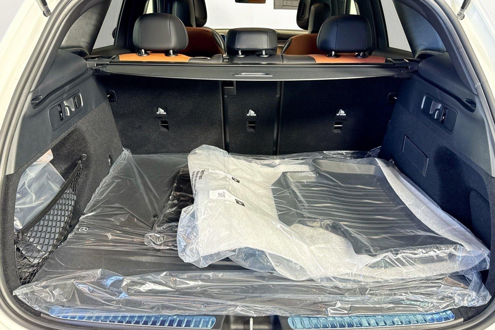 New 2026 Polar White Mercedes-Benz GLC 300 image 24