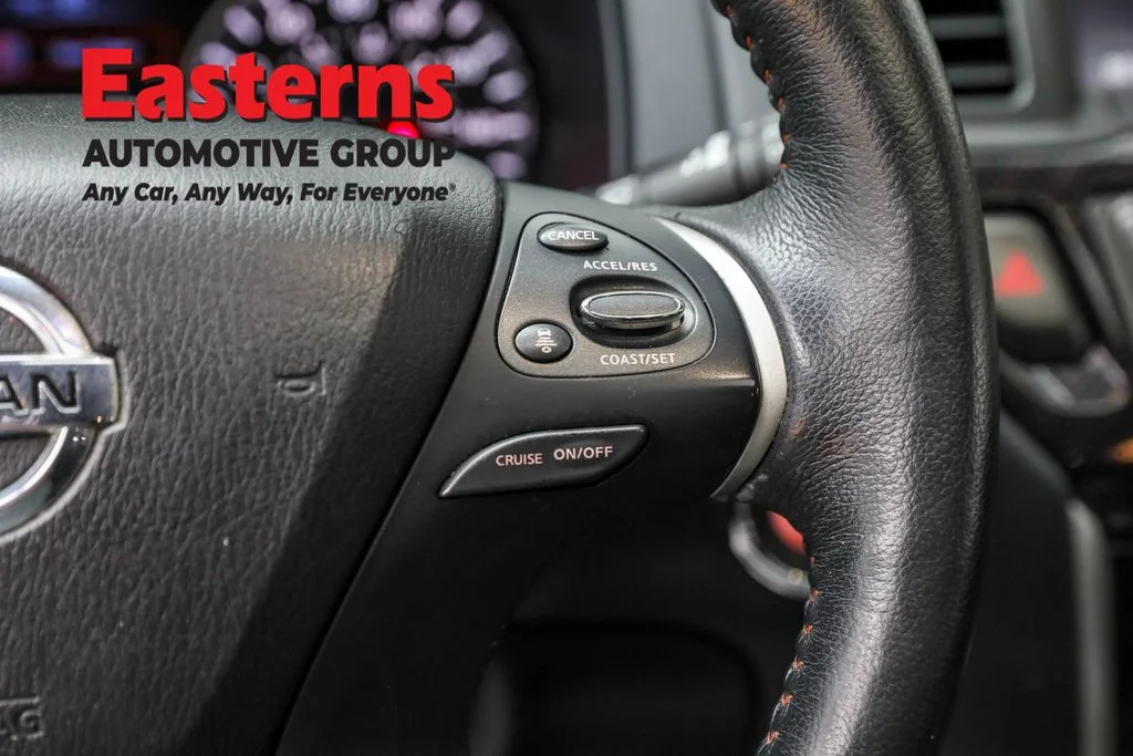 Used 2020 Blue Nissan SL image 16