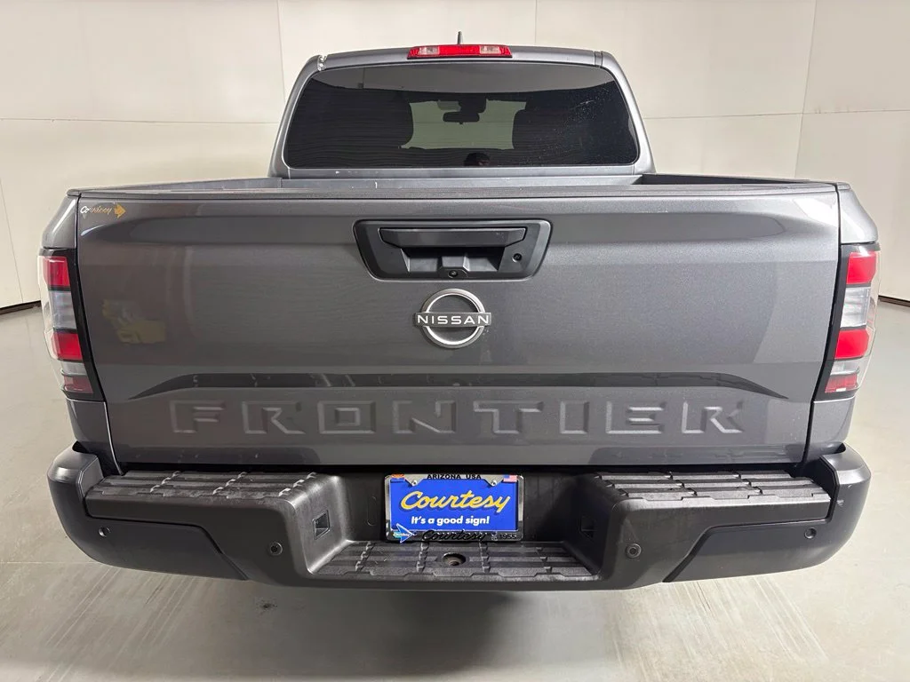 Used 2022 Gray Nissan S image 7