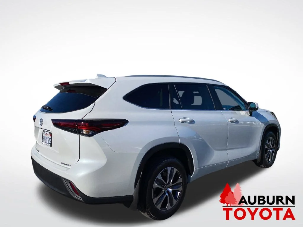 Used 2024 Wind Chill Pearl Toyota XLE image 5