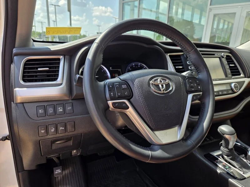 Used 2018 Blizzard Pearl TOYOTA LIMITED PLATINUM V6 AWD image 10