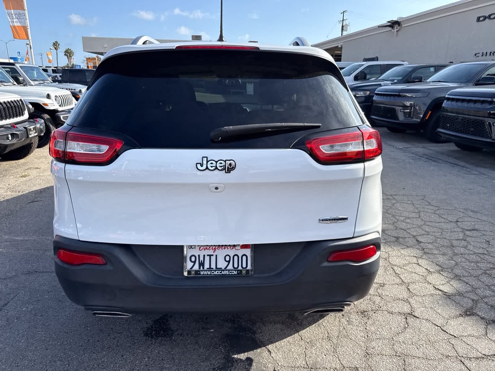 Used 2018 Bright White Clearcoat Jeep Latitude image 13