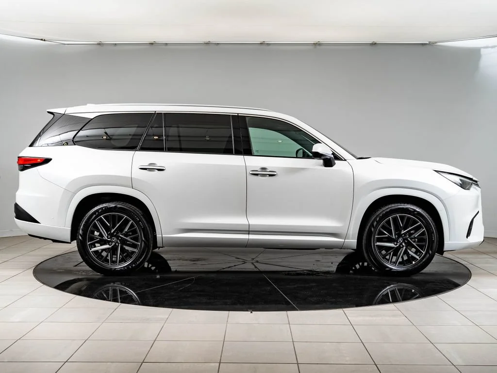 New 2026 Wind Chill Pearl Lexus PREMIUM AWD image 11
