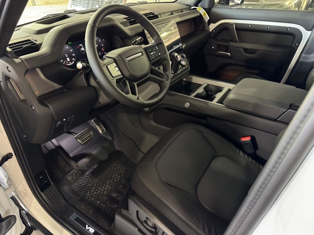 New 2026 Fuji White Land Rover V8 image 7