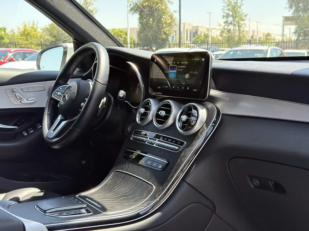 Used 2022 White Mercedes-Benz GLC 300 image 20