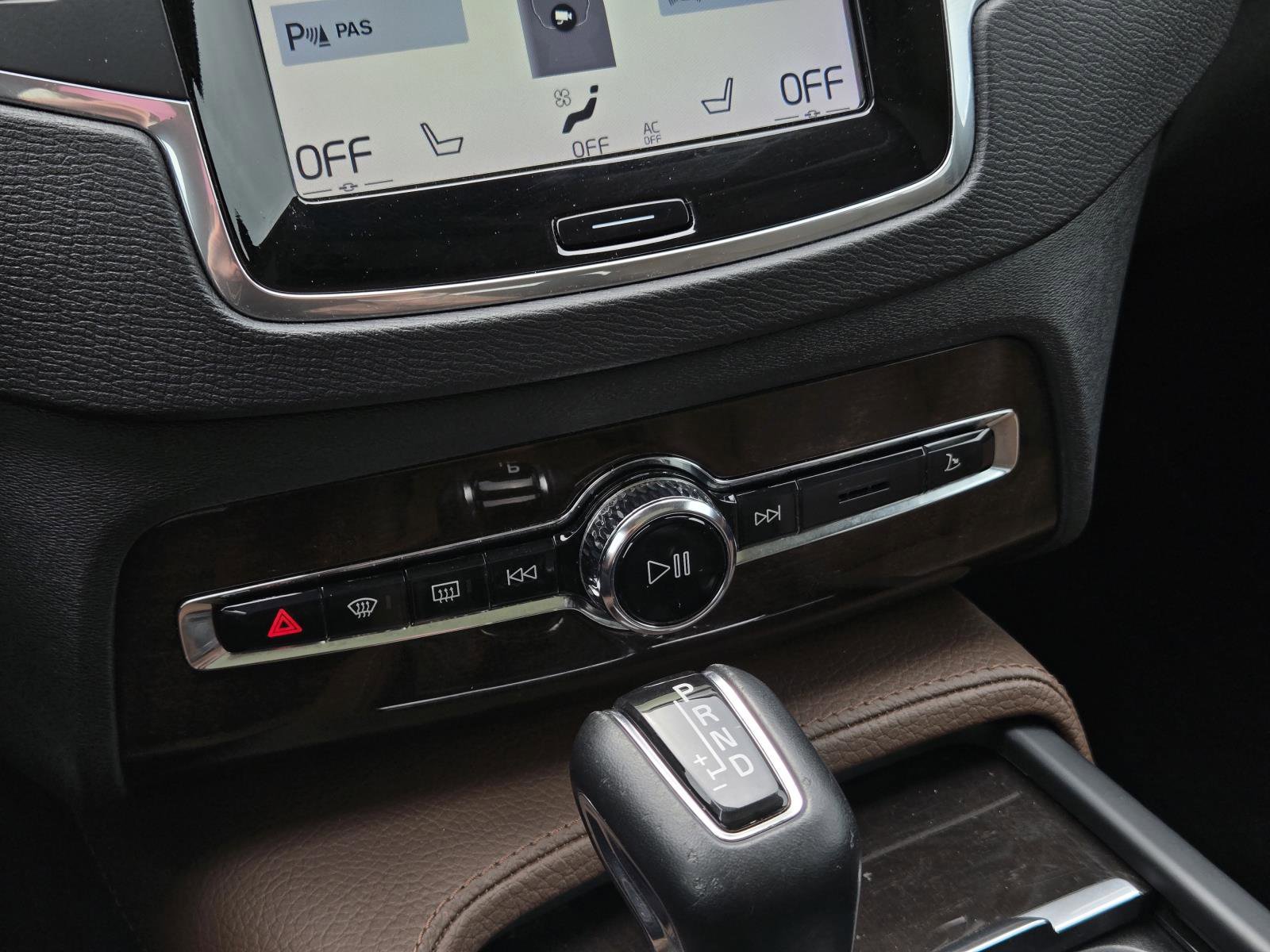Used 2019 Gray Metallic Volvo Momentum image 23
