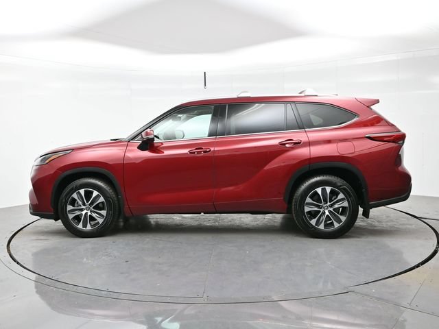 Used 2022 Ruby Flare Pearl Toyota XLE image 4