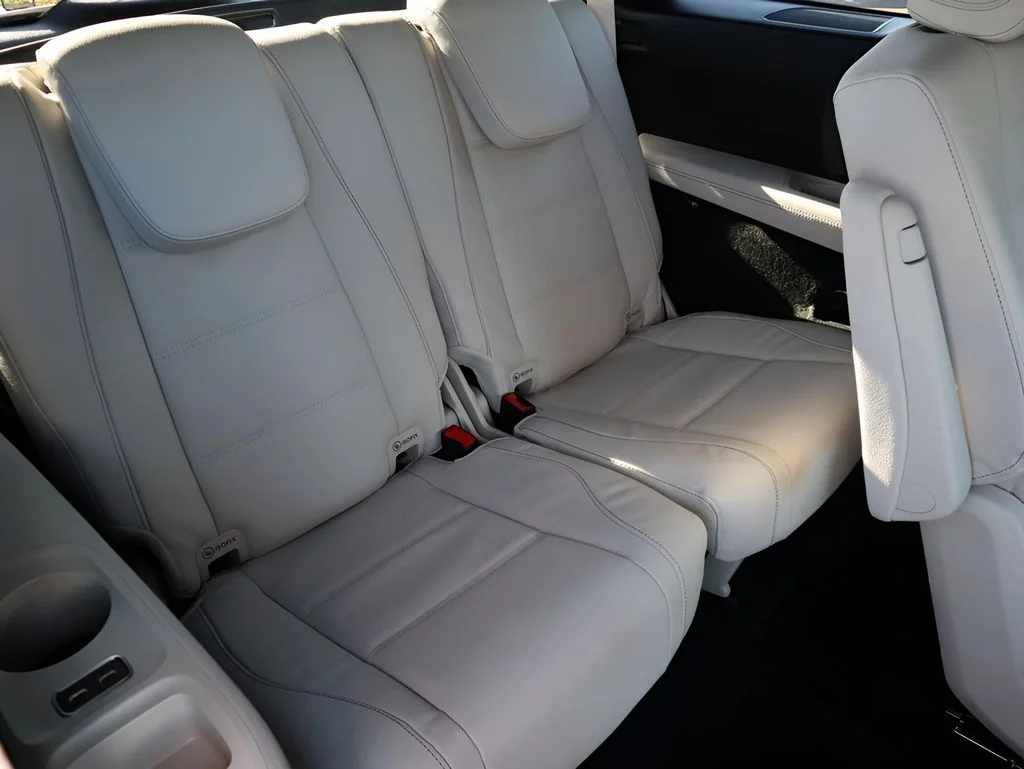 New 2026 MANUFAKTUR Moonlight White Metallic Mercedes-Benz GLS 450 image 24