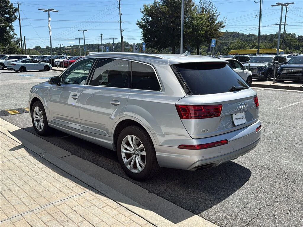 Used 2017 Florett Silver Metallic Audi Premium Plus image 5