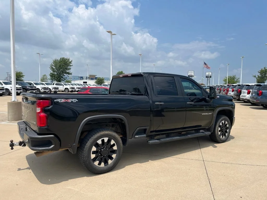 Used 2020 BLACK Chevrolet Custom image 5