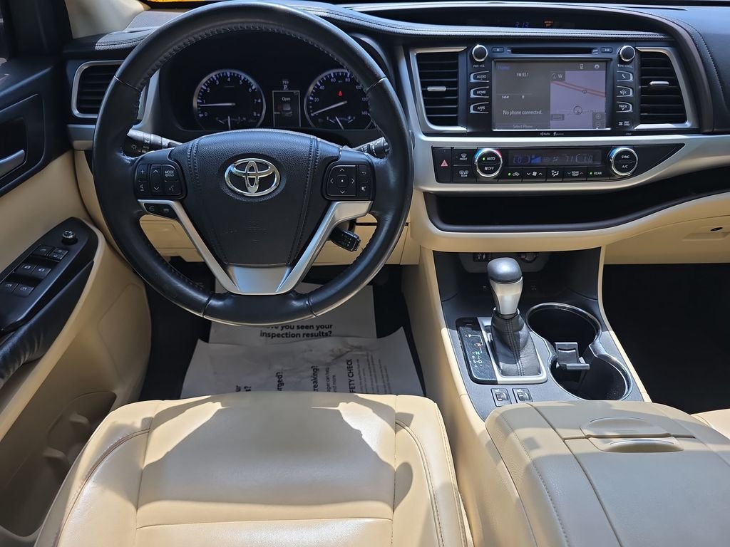 Used 2015 Red Toyota XLE V6 image 21