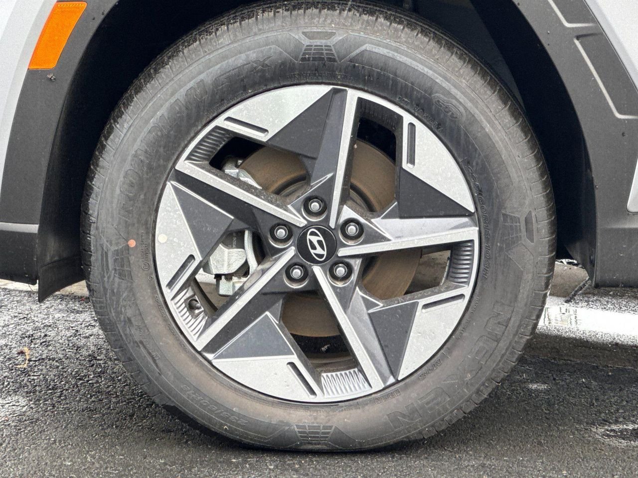 New 2025 Silver Hyundai SEL image 24